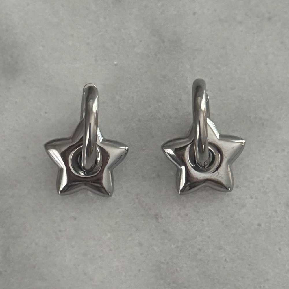 Silver Chunky Star Bubble Hoop Earrings 

Brand New

Stainless Steel